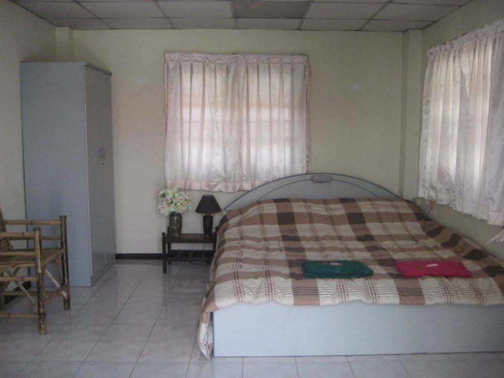Sri Krung Guest House Ayutthaya Extérieur photo